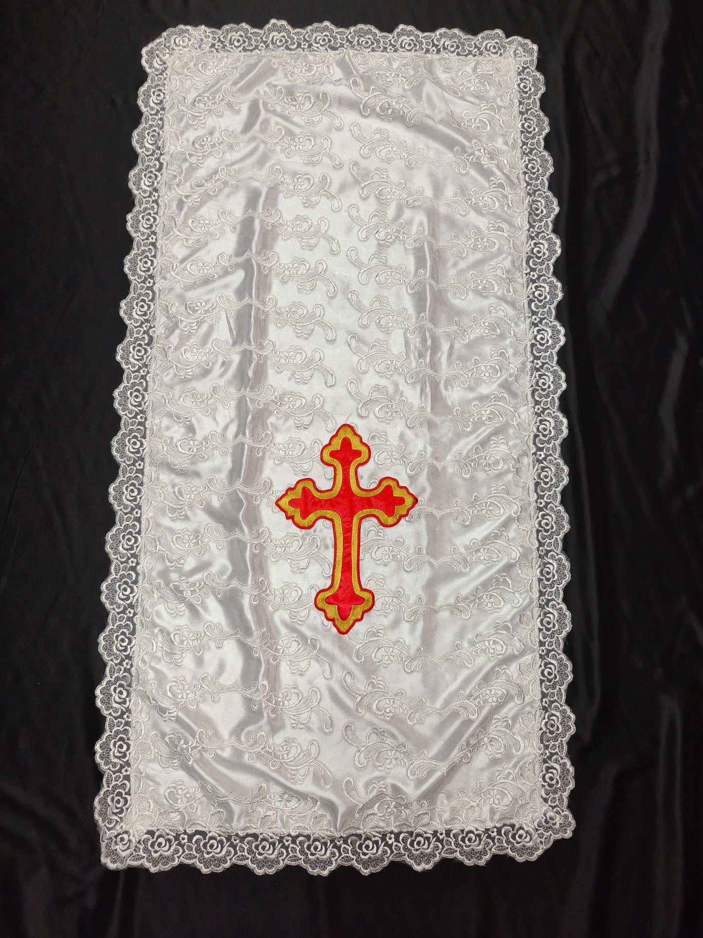 LACE PULPIT COVER (WHITE LACE & RED GOLD CROSS)